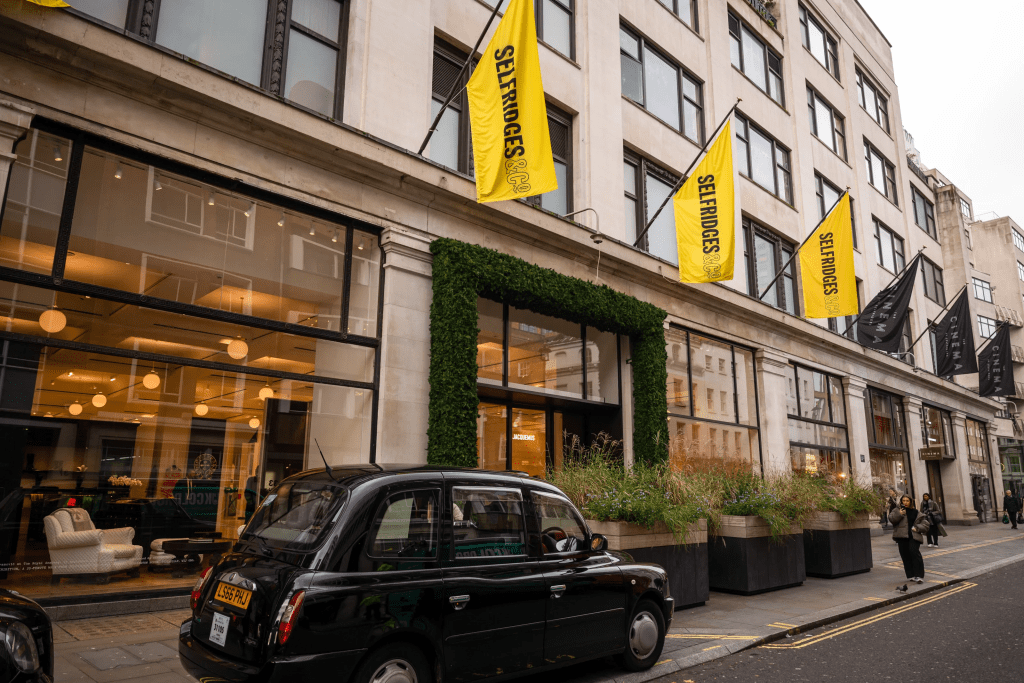 Credit: Bloomberg News Saudi PIF Snaps up Selfridges