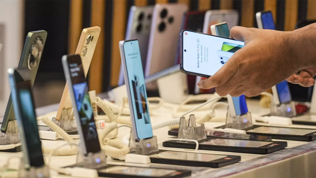 Egypt Extends Mobile Phone Exemption for Expats to 120 Days